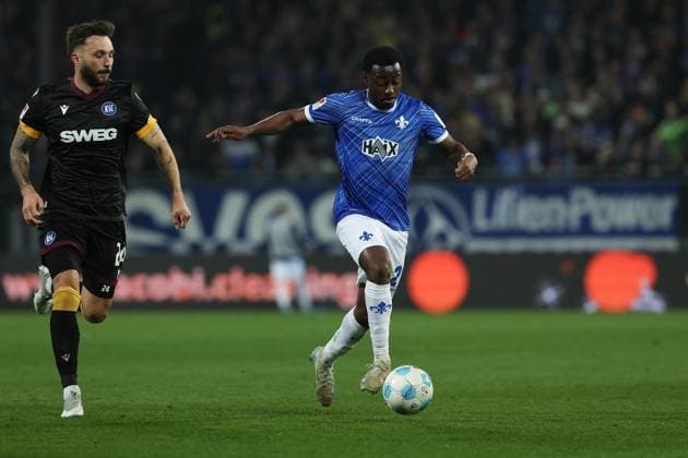 2025 03 07 xJFx 2 Bundesliga SV Darmstadt 98 Karlsruher SC v l , Fabian Schleusener Karlsruher SC , Matondo Merveille Papela SV Darmstadt 98 , in aktion, in action, DFL DFB REGULATIONS PROHIBIT ANY USE OF PHOTOGRAPHS as IMAGE SEQUENCES and or QUASI VIDEO Copyright: JoaquimxFerreira