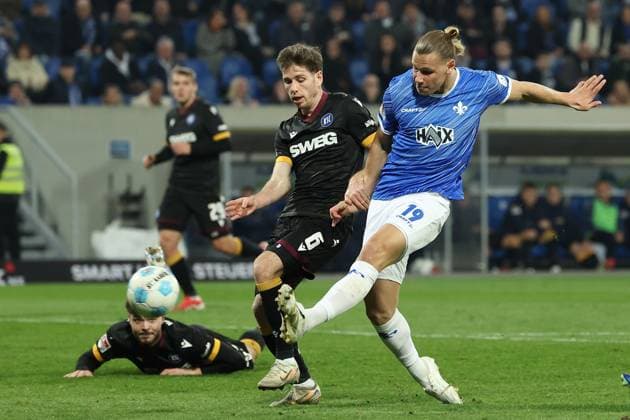 2025 03 07 xJFx 2 Bundesliga SV Darmstadt 98 Karlsruher SC v l , Leon Jensen Karlsruher SC , Fynn Luca Lakenmacher SV Darmstadt 98 Zweikampf, Action, Aktion, Battles for the Ball DFL DFB REGULATIONS PROHIBIT ANY USE OF PHOTOGRAPHS as IMAGE SEQUENCES and or QUASI VIDEO Copyright: JoaquimxFerreira
