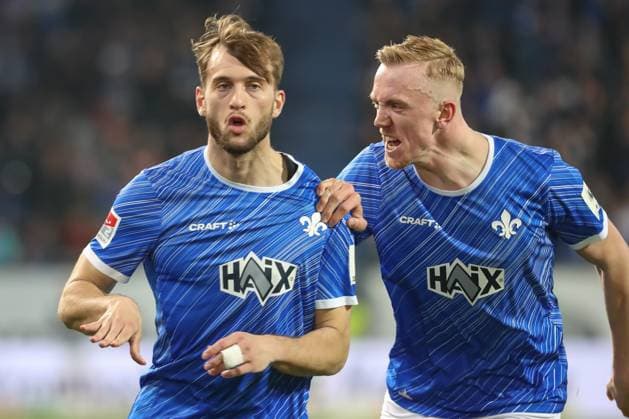 Darmstadt, Germany 07 March 2025 2 Liga 2024 2025 SV Darmstadt 98 vs Karlsruher SC In the picture from left goal scorer Killian Corredor Darmstadt, 34 cheers after his goal to 2 0 with Isac Lidberg Darmstadt, 7 in the 73rd minute of the match DFL regulations prohibit any use of photographs as image sequences and or quasi video Merck Stadion am Böllenfalltor Hessen Copyright: xFotostandx xUlrichxScherbaumx