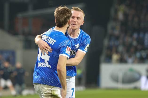 Darmstadt, Germany 07 March 2025 2 Liga 2024 2025 SV Darmstadt 98 vs Karlsruher SC In the picture from left goal scorer Killian Corredor Darmstadt, 34 cheers after his goal to 2 0 with Isac Lidberg Darmstadt, 7 in the 73rd minute of the match DFL regulations prohibit any use of photographs as image sequences and or quasi video Merck Stadion am Böllenfalltor Hessen Copyright: xFotostandx xUlrichxScherbaumx