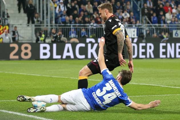 07 03 2025, xrekx, Soccer 2 Bundesliga, SV Darmstadt 98 Karlsruher SC v l Killian Corredor SV Darmstadt 98 Marcel Franke Karlsruher SC Zweikampf, Aktion, action, battle for the ball DFL DFB REGULATIONS PROHIBIT ANY USE OF PHOTOGRAPHS as IMAGE SEQUENCES and or QUASI VIDEO Darmstadt