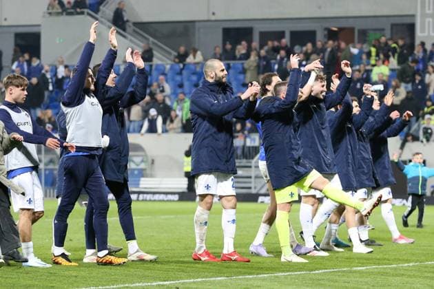 07 03 2025, xrekx, Fussball 2 Bundesliga, SV Darmstadt 98 Karlsruher SC v l Darmstadt Mannschaft, Spieler, jubeln nach Spielende, Team, Player, celebrate at the end of the match DFL DFB REGULATIONS PROHIBIT ANY USE OF PHOTOGRAPHS as IMAGE SEQUENCES and or QUASI VIDEO Darmstadt