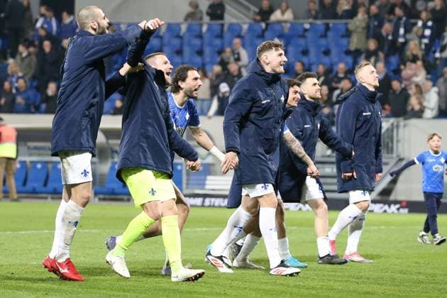 07 03 2025, xrekx, Fussball 2 Bundesliga, SV Darmstadt 98 Karlsruher SC v l Darmstadt Mannschaft, Spieler, jubeln nach Spielende, Team, Player, celebrate at the end of the match DFL DFB REGULATIONS PROHIBIT ANY USE OF PHOTOGRAPHS as IMAGE SEQUENCES and or QUASI VIDEO Darmstadt