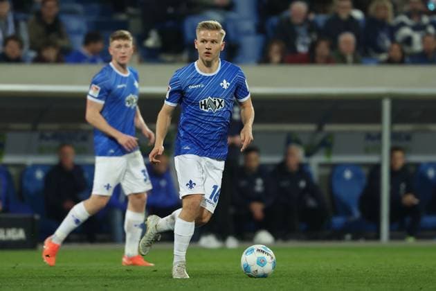 2025 03 07 xJFx 2 Bundesliga SV Darmstadt 98 Karlsruher SC v l , Andreas Müller SV Darmstadt 98 in aktion, in action, DFL DFB REGULATIONS PROHIBIT ANY USE OF PHOTOGRAPHS as IMAGE SEQUENCES and or QUASI VIDEO Copyright: JoaquimxFerreira