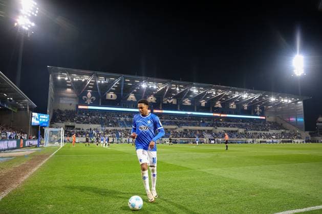 2025 03 07 xJFx 2 Bundesliga SV Darmstadt 98 Karlsruher SC v l , Jean Paul Boetius SV Darmstadt 98 at corner kick DFL DFB REGULATIONS PROHIBIT ANY USE OF PHOTOGRAPHS as IMAGE SEQUENCES and or QUASI VIDEO Copyright: JoaquimxFerreira