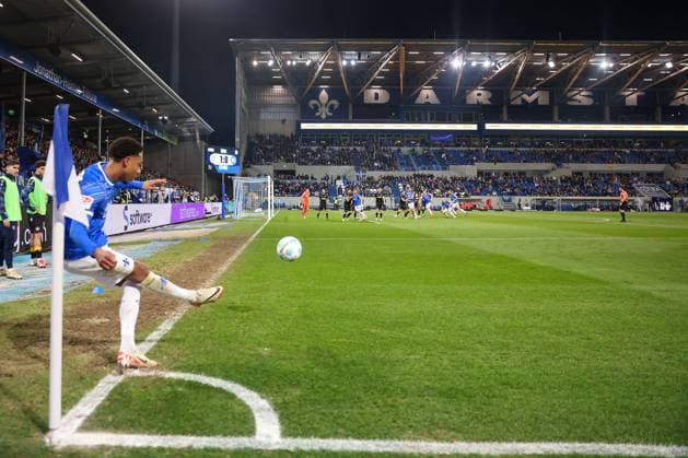 2025 03 07 xJFx 2 Bundesliga SV Darmstadt 98 Karlsruher SC v l , Jean Paul Boetius SV Darmstadt 98 at corner kick DFL DFB REGULATIONS PROHIBIT ANY USE OF PHOTOGRAPHS as IMAGE SEQUENCES and or QUASI VIDEO Copyright: JoaquimxFerreira