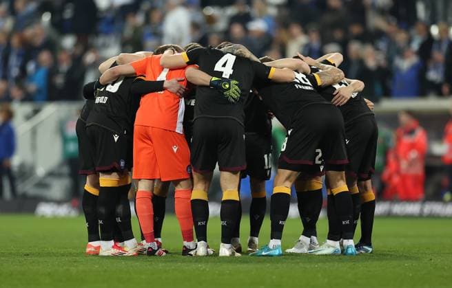 07 03 2025, xdcx, Soccer 2 Bundesliga, SV Darmstadt 98 Karlsruher SC, emonline, emspor, despor, v l , team circle before the match DFL DFB REGULATIONS PROHIBIT ANY USE OF PHOTOGRAPHS AS IMAGE SEQUENCES AND OR QUASI VIDEO Copyright: HMBxMedia Claus