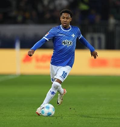 07 03 2025, xdcx, Soccer 2 Bundesliga, SV Darmstadt 98 Karlsruher SC, emonline, emspor, despor, v l , Jean Paul Boëtius SV Darmstadt 98 DFL DFB REGULATIONS PROHIBIT ANY USE OF PHOTOGRAPHS AS IMAGE SEQUENCES AND OR QUASI VIDEO Copyright: HMBxMedia Claus