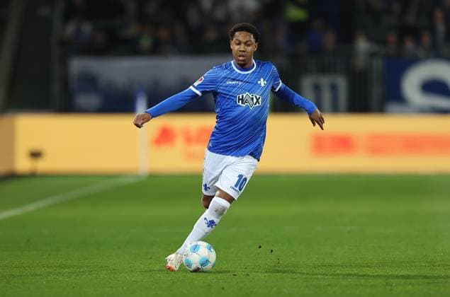 07 03 2025, xdcx, Soccer 2 Bundesliga, SV Darmstadt 98 Karlsruher SC, emonline, emspor, despor, v l , Jean Paul Boëtius SV Darmstadt 98 DFL DFB REGULATIONS PROHIBIT ANY USE OF PHOTOGRAPHS AS IMAGE SEQUENCES AND OR QUASI VIDEO Copyright: HMBxMedia Claus