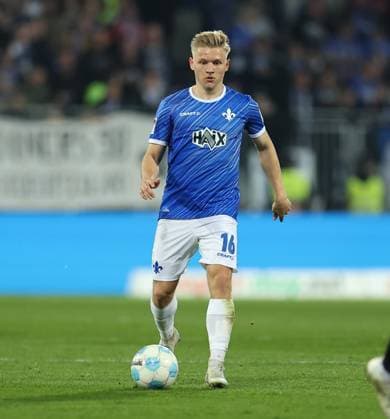07 03 2025, xdcx, Soccer 2 Bundesliga, SV Darmstadt 98 Karlsruher SC, emonline, emspor, despor, v l , Andreas Müller SV Darmstadt 98 DFL DFB REGULATIONS PROHIBIT ANY USE OF PHOTOGRAPHS AS IMAGE SEQUENCES AND OR QUASI VIDEO Copyright: HMBxMedia Claus