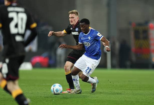 07 03 2025, xdcx, Soccer 2 Bundesliga, SV Darmstadt 98 Karlsruher SC, emonline, emspor, despor, v l , Mikkel Kaufmann Karlsruher SC , Merveille Papela SV Darmstadt 98 DFL DFB REGULATIONS PROHIBIT ANY USE OF PHOTOGRAPHS AS IMAGE SEQUENCES AND OR QUASI VIDEO Copyright: HMBxMedia Claus