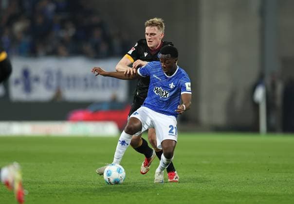 07 03 2025, xdcx, Soccer 2 Bundesliga, SV Darmstadt 98 Karlsruher SC, emonline, emspor, despor, v l , Mikkel Kaufmann Karlsruher SC , Merveille Papela SV Darmstadt 98 DFL DFB REGULATIONS PROHIBIT ANY USE OF PHOTOGRAPHS AS IMAGE SEQUENCES AND OR QUASI VIDEO Copyright: HMBxMedia Claus