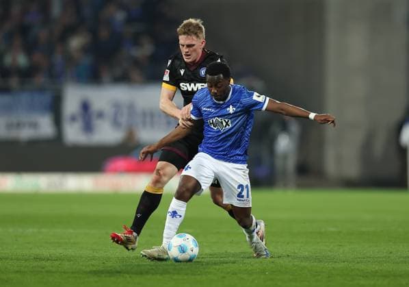 07 03 2025, xdcx, Soccer 2 Bundesliga, SV Darmstadt 98 Karlsruher SC, emonline, emspor, despor, v l , Mikkel Kaufmann Karlsruher SC , Merveille Papela SV Darmstadt 98 DFL DFB REGULATIONS PROHIBIT ANY USE OF PHOTOGRAPHS AS IMAGE SEQUENCES AND OR QUASI VIDEO Copyright: HMBxMedia Claus