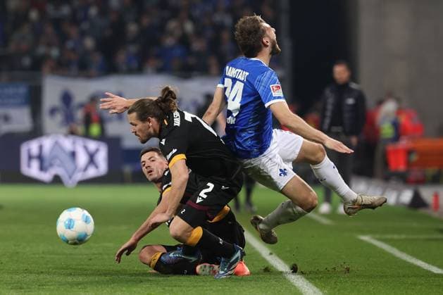 2025 03 07 xJFx 2 Bundesliga SV Darmstadt 98 Karlsruher SC v l , Nicolai Rapp Karlsruher SC , Sebastian Jung Karlsruher SC , Kilian Julian Corredor SV Darmstadt 98 Zweikampf, Action, Aktion, Battles for the Ball DFL DFB REGULATIONS PROHIBIT ANY USE OF PHOTOGRAPHS as IMAGE SEQUENCES and or QUASI VIDEO Copyright: JoaquimxFerreira