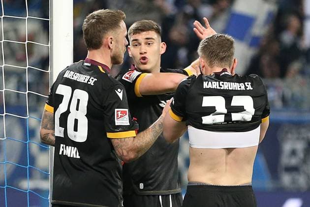 07 03 2025, xrekx, Soccer 2 Bundesliga, SV Darmstadt 98 Karlsruher SC v l Marcel Franke Karlsruher SC Marcel Beifus Karlsruher SC Christoph Kobald Karlsruher SC gives instructions, gesticulates, gesticulate with arms gives instructions, gesticulate DFL DFB REGULATIONS PROHIBIT ANY USE OF PHOTOGRAPHS as IMAGE SEQUENCES and or QUASI VIDEO Darmstadt