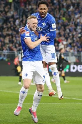 07 03 2025, xrekx, Fußball 2 Bundesliga, SV Darmstadt 98 Karlsruher SC v l Torjubel nach dem Tor zum 1 0 celebrating the goal celebrate durch Isac Lidberg SV Darmstadt 98 mit Patrick Boetius SV Darmstadt 98 DFL DFB REGULATIONS PROHIBIT ANY USE OF PHOTOGRAPHS as IMAGE SEQUENCES and or QUASI VIDEO Darmstadt