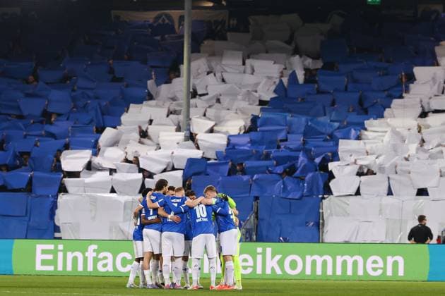 2025 03 07 xJFx 2 Bundesliga SV Darmstadt 98 Karlsruher SC v l , The team of SV Darmstadt 98 makes a circle before the game, cohesion, motivation, team spirit DFL DFB REGULATIONS PROHIBIT ANY USE OF PHOTOGRAPHS as IMAGE SEQUENCES and or QUASI VIDEO Copyright: JoaquimxFerreira