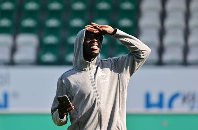 08 03 2025 Soccer Season 2024 2025 2 Soccer Bundesliga 25 Matchday SpVgg Greuther Fürth Kleeblatt 1 FC Magdeburg FCM Sportfoto Zink MeZi xmexzix DFL regulations prohibit any use of photographs as image sequences and or quasi video only for editorial use Joshua Quarshie 15, SpVgg Greuther Fürth before the start of the match
