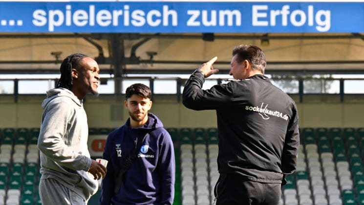 08 03 2025 Soccer Season 2024 2025 2 Soccer Bundesliga 25 Matchday SpVgg Greuther Fürth Kleeblatt 1 FC Magdeburg FCM Sportfoto Zink xwoxzix DFL regulations prohibit any use of photographs as image sequences and or quasi video only for editorial use Noel Futkeu 9, SpVgg Greuther Fürth Alexander Ahl Holmström Ahl Holmstroem 12, 1 FC Magdeburg FCM Christian Titz Trainer 1 FC Magdeburg FCM before the start of the match