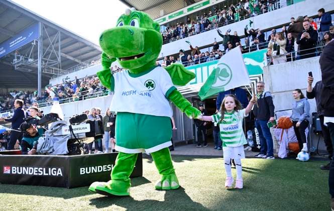 08 03 2025 Soccer Season 2024 2025 2 Soccer Bundesliga 25 Matchday SpVgg Greuther Fürth Kleeblatt 1 FC Magdeburg FCM Sportfoto Zink xwoxzix DFL regulations prohibit any use of photographs as image sequences and or quasi video only for editorial use Dragon Eddy Mascot SpVgg Greuther Fürth runs in
