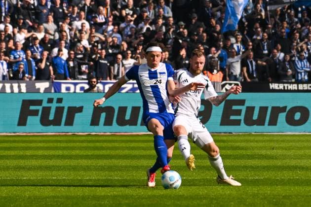 Soccer 2 Bundesliga, Hertha BSC Berlin FC Schalke 04 08 03 2025, xdanx, Soccer 2 Bundesliga, Hertha BSC Berlin FC Schalke 04 v l Fabian Reese Hertha BSC 11 ,Tomas Kalas FC Schalke 04 26 Zweikampf, Duell, Kampf, tackle DFL DFB REGULATIONS PROHIBIT ANY USE OF PHOTOGRAPHS as IMAGE SEQUENCES and or QUASI VIDEO Daniel Lakomski Mix1 Berlin Olympiastadion Berlin Germany DEU Copyright: xDanielxLakomskix