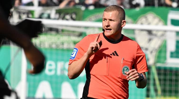 08 03 2025 Soccer Season 2024 2025 2 Soccer Bundesliga 25 Matchday SpVgg Greuther Fürth Kleeblatt 1 FC Magdeburg FCM Sportfoto Zink xwoxzix DFL regulations prohibit any use of photographs as image sequences and or quasi video only for editorial use Timo Gansloweit Referee