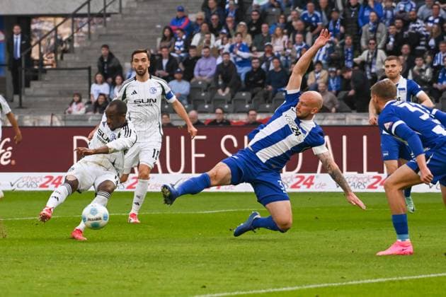 Soccer 2 Bundesliga, Hertha BSC Berlin FC Schalke 04 08 03 2025, xdanx, Soccer 2 Bundesliga, Hertha BSC Berlin FC Schalke 04 v l Christopher Antwi Adjej,Toni Leistner Hertha BSC 37 ,Zweikampf, Duell, Kampf, tackle DFL DFB REGULATIONS PROHIBIT ANY USE OF PHOTOGRAPHS as IMAGE SEQUENCES and or QUASI VIDEO Daniel Lakomski Mix1 Berlin Olympiastadion Berlin Germany DEU Copyright: xDanielxLakomskix