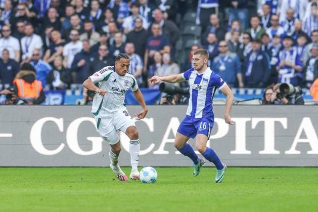 08 03 2025, Soccer, Season 2024 2025, 2 Bundesliga, 25 Matchday, Hertha BSC FC Schalke 04, f l Anton Donkor FC Schalke 04 , Jonjoe Kenny Hertha BSC Berlin Olympiastadion Berlin Germany xRHR PHOTO TRx Copyright: TimxRehbein RHR-FOTOx RHR-FOTO TR