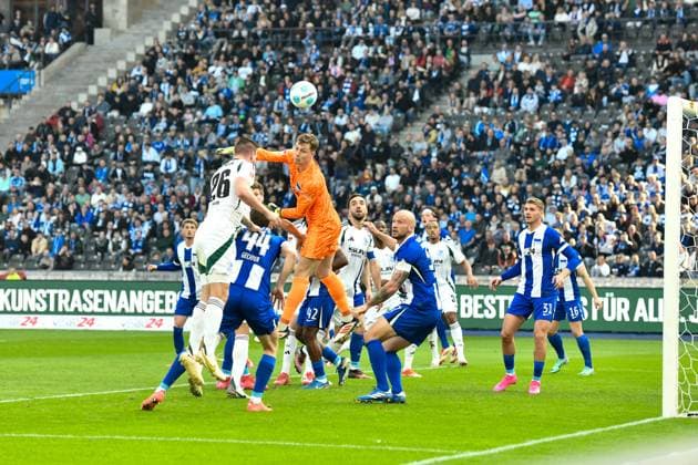Soccer 2 Bundesliga, Hertha BSC Berlin FC Schalke 04 08 03 2025, xdanx, Soccer 2 Bundesliga, Hertha BSC Berlin FC Schalke 04 v l Tomas Kalas FC Schalke 04 26 Tjark Ernst Hertha BSC 1 ,Zweikampf, Duell, Kampf, tackle DFL DFB REGULATIONS PROHIBIT ANY USE OF PHOTOGRAPHS as IMAGE SEQUENCES and or QUASI VIDEO Daniel Lakomski Mix1 Berlin Olympiastadion Berlin Germany DEU Copyright: xDanielxLakomskix