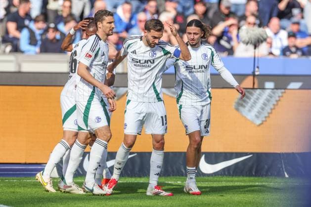 08 03 2025, Soccer, Season 2024 2025, 2 Bundesliga, Matchday 25, Hertha BSC FC Schalke 04, FC Schalke 04 team cheers after the goal to 0 to 1 by Tomas Kalas FC Schalke 04 Berlin Olympiastadion Berlin Germany xRHR PHOTO TRx Copyright: TimxRehbein RHR-FOTOx RHR-FOTO TR