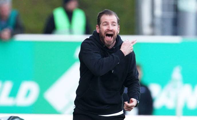 Jan Siewert Trainer Fürth , Greuther Fürth-1.FC Magdeburg , 2.Bundesliga, Spieltag 25, Fußball , in den Sportpark Ronhof Thomas Sommer Stadion , Fiürth , Bayern , Deutschland . März 08, 2025 . Photo by: Davide Elias Ipa Photo Pressefoto DENL Copyright: xDavidexEliasx