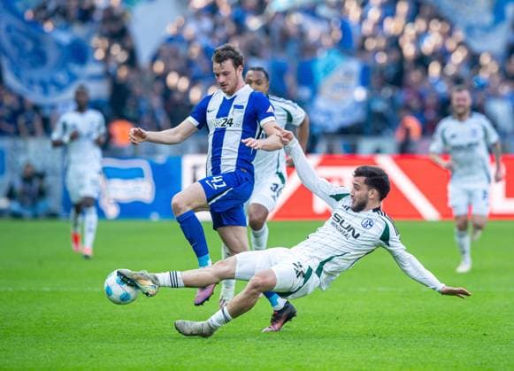 Soccer, Men, Season 2024 2025, 2 Bundesliga 25 Matchday , Hertha BSC FC Schalke 04, v l Pascal Klemens Hertha BSC , Mehmet Can Aydin Schalke 04 , 08 03 2025, Copyright: xSebastianxRäppold MatthiasxKochx