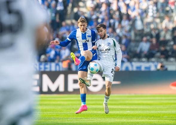 Soccer, Men, Season 2024 2025, 2 Bundesliga 25 Matchday , Hertha BSC FC Schalke 04, v l Marton Dardai Hertha BSC , Mehmet Can Aydin Schalke 04 , 08 03 2025, Copyright: xSebastianxRäppold MatthiasxKochx