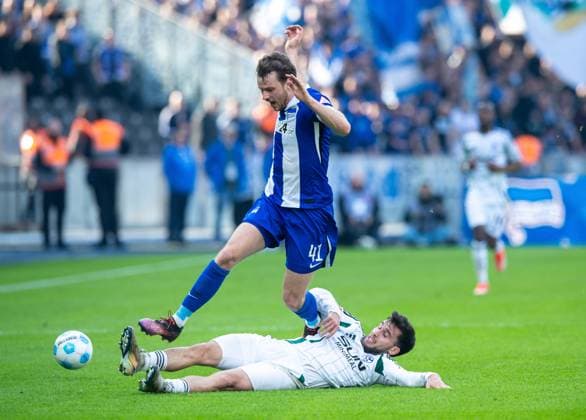 Soccer, Men, Season 2024 2025, 2 Bundesliga 25 Matchday , Hertha BSC FC Schalke 04, v l Pascal Klemens Hertha BSC , Mehmet Can Aydin Schalke 04 , 08 03 2025, Copyright: xSebastianxRäppold MatthiasxKochx