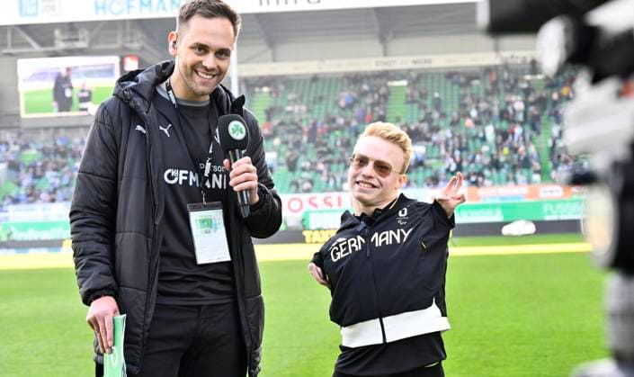 08 03 2025 Soccer Season 2024 2025 2 Soccer Bundesliga 25 Matchday SpVgg Greuther Fürth Kleeblatt 1 FC Magdeburg FCM Sportfoto Zink xwoxzix DFL regulations prohibit any use of photographs as image sequences and or quasi video only for editorial use Josia Topf in an interview Julian Pecher stadium announcer