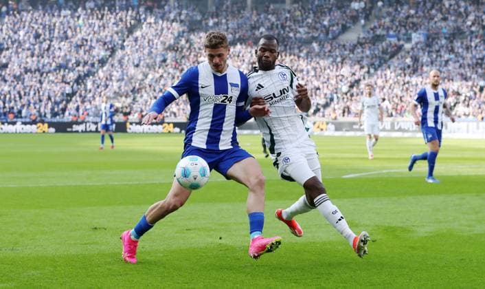 Marton Dardai, Christopher Antwi Adjei duel Match scene Action Sport Soccer Football DFL 2 Bundesliga Men 25 Matchday Season 2024 2025 08 03 2025 Hertha BSC Berlin vs FC Schalke 04 S04 DFL regulations prohibit any use of photographs as image sequences and or quasi video