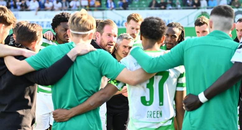08 03 2025 Soccer Season 2024 2025 2 Soccer Bundesliga 25 Matchday SpVgg Greuther Fürth Kleeblatt 1 FC Magdeburg FCM Sportfoto Zink xwoxzix DFL regulations prohibit any use of photographs as image sequences and or quasi video only for editorial use Jan Siewert Trainer SpVgg Greuther Fürth speaks to team Team after end of match