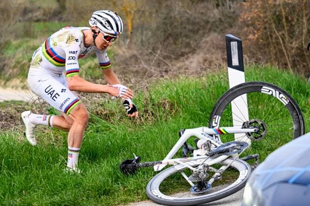 Sport Bilder des Tages Slovenian Tadej Pogacar of UAE Team Emirates pictured after a crash during the men elite Strade Bianche one day cycling race, 213km from and to Siena, Italy on Saturday 08 March 2025. DIRKxWAEM  x114500031x