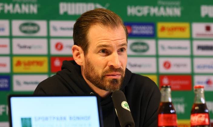 Fürth, 08 03 2025, Sportpark Ronhof, Fußball, 2 Bundesliga, 25 Spieltag , SpVgg Greuther Fürth vs 1 FC Magdeburg , Im Bild Trainer Jan Siewert, SpVgg Greuther Fuerth , Nur zur redaktionellen Nutzung Only editorial use , DFB DFL regulations prohibit any use of photographs as image sequences and or quasi video , Picture Point