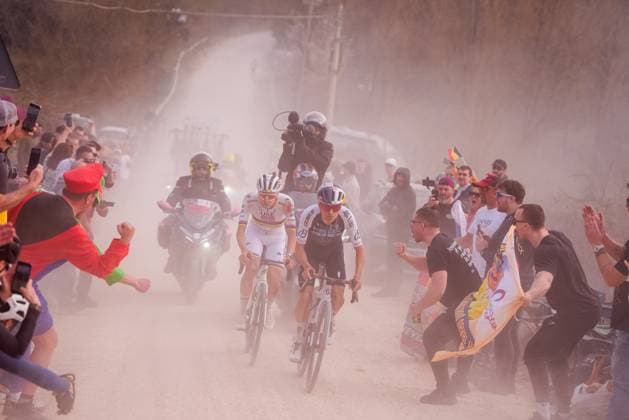 Slovenian Tadej Pogacar of UAE Team Emirates and British Thomas Pidcock of Q36.5 Pro Cycling Team pictured in action during the men elite Strade Bianche one day cycling race, 213km from and to Siena, Italy on Saturday 08 March 2025. POOLxFABIOxFERRARI  x114501726x
