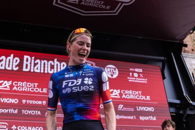 Strade Bianche 2025 - Women Elite Finish And Podium Demi Vollering stands on the podium after the Strade Bianche Women Elite 2025, in Siena, Italy, on march 08, 2025. Siena Italy  Copyright: xTommasoxBerardix originalFilename:berardi-stradebi250308_npivF.jpg