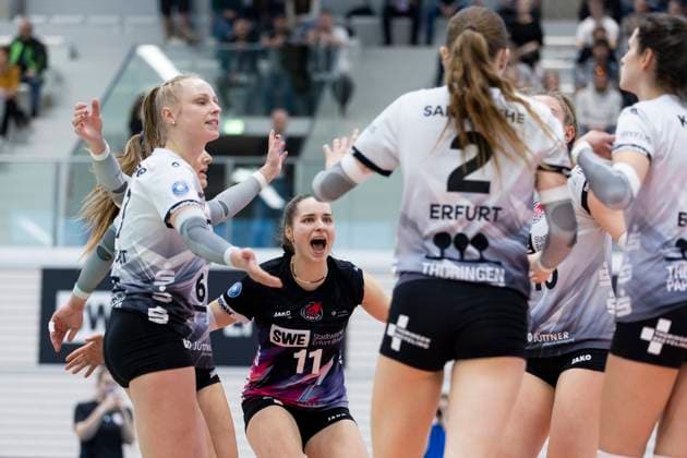 1 Volleyball Bundesliga Women Schwarz Weiss Erfurt vs Allianz MTV Stuttgart Erfurt 08 03 2025 Mia Anna Stauß 11 Schwarz Weiss Erfurt and team 1 Volleyball Bundesliga Women Schwarz Weiss Erfurt vs Allianz MTV Stuttgart Riethsporthalle Erfurt 08 03 2025 Copyright: xBEAUTIFULxSPORTS Duehringx