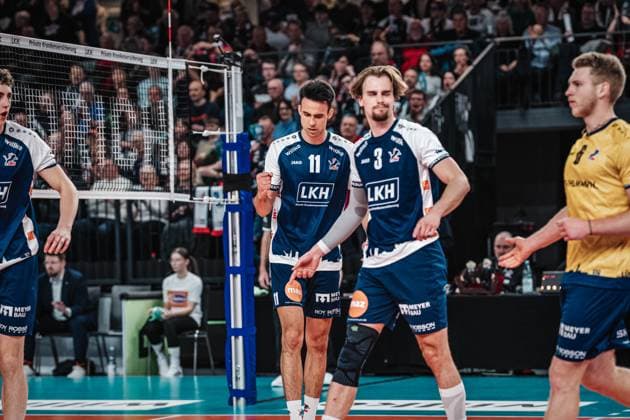 Volleyball Men Season 2024 2025 Volleyball Bundesliga VBL SVG Lüneburg vs Berlin Recycling Volleys 08 03 2025 The SVG Lüneburg team cheers Lüneburg LKH Arena Niedersachsen Germany