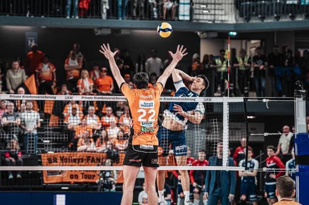 Volleyball Men Season 2024 2025 Volleyball Bundesliga VBL SVG Lüneburg vs Berlin Recycling Volleys 08 03 2025 Xander Wolf Wassenaar Ketrzynski 11 SVG Lüneburg against the block of Jake Hanes 22 BERLIN RECYCLING Volleys Lüneburg LKH Arena Niedersachsen Germany