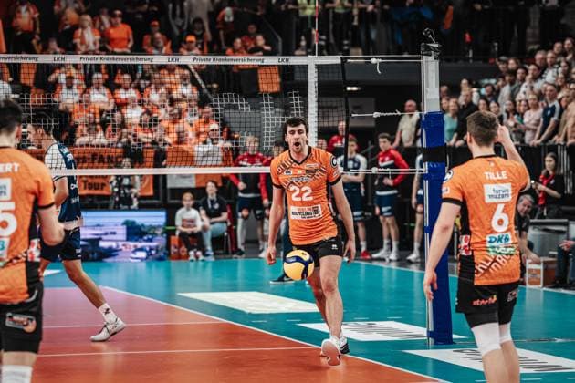 Volleyball Men Season 2024 2025 Volleyball Bundesliga VBL SVG Lüneburg vs Berlin Recycling Volleys 08 03 2025 Jake Hanes 22 BERLIN RECYCLING Volleys and Johannes Tille 6 BERLIN RECYCLING Volleys cheer Lüneburg LKH Arena Lower Saxony Germany