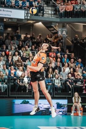 Volleyball Men Season 2024 2025 Volleyball Bundesliga VBL SVG Lüneburg vs Berlin Recycling Volleys 08 03 2025 Jake Hanes 22 BERLIN RECYCLING Volleys serving Lüneburg LKH Arena Niedersachsen Germany