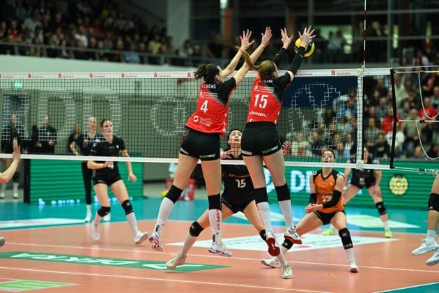 Nathalie Lemmens Dresdner SC, 4 Marta Kamelija Levinska Dresdner SC, 15 Dresdner SC vs Ladies in Black Aachen, 1 Volleyball Bundesliga Women, Season 2024 2025, 08 03 2025 Dresdner SC vs Ladies in Black Aachen, 1 Volleyball Bundesliga Women, Season 2024 2025, 08 03 2025 Dresden Copyright: xEibner-Pressefoto xHoepnerx EP_PHR
