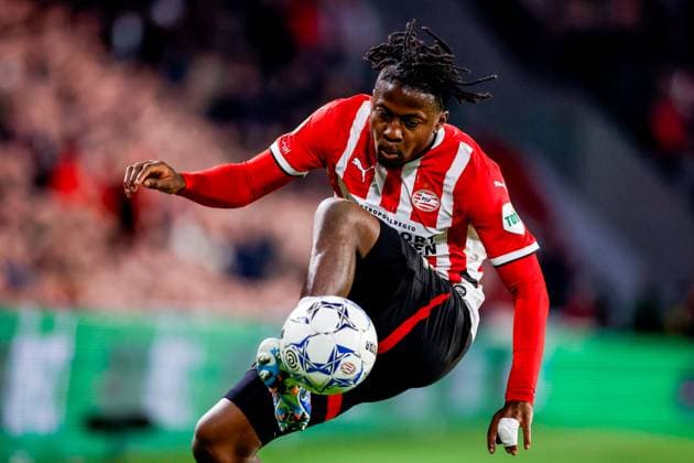 2025-03-08 PSV v sc Heerenveen - Dutch Eredivisie EINDHOVEN, NETHERLANDS - MARCH 8: Johan Bakayoko of PSV runs with the ball during the Dutch Eredivisie match between PSV and sc Heerenveen at Philips Stadion on March 8, 2025 in Eindhoven, Netherlands. Eindhoven Philips Stadion Netherlands Content not available for redistribution in The Netherlands directly or indirectly through any third parties. Copyright: xBroerxvanxdenxBoomx