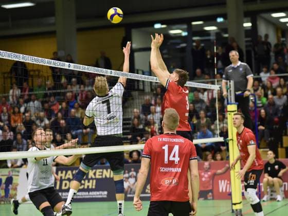 Hannes Krochmann Blue Volleys Gotha, 07 vs Jan Huber TV Rottenburg, 03 TV Rottenburg vs Blue Volleys Gotha, Volleyball, 2 Bundesliga Sued, 21 Matchday, Season 2024 2025, 08 03 2025, TV Rottenburg vs Blue Volleys Gotha, Volleyball, 2 Bundesliga Sued, 21 Matchday, Season 2024 2025, 08 03 2025 Rottenburg Copyright: xEibner-Pressefoto RalphxKunzex EP_RKE