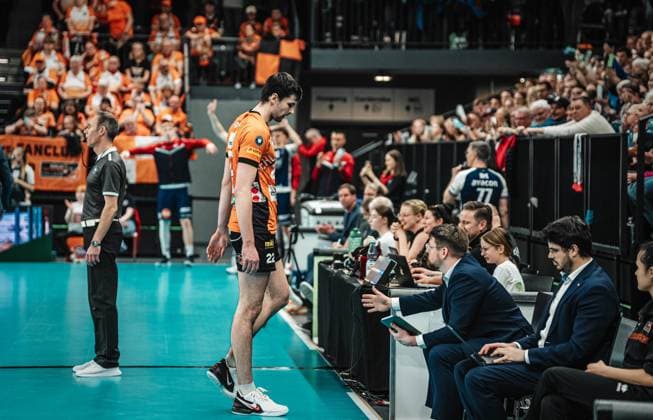 Volleyball Men Season 2024 2025 Volleyball Bundesliga VBL SVG Lüneburg vs Berlin Recycling Volleys 08 03 2025 Jake Hanes 22 BERLIN RECYCLING Volleys after losing the ball Lüneburg LKH Arena Niedersachsen Germany